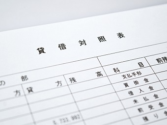 なぜ貸借対照表の左と右は同額になるんだ？　社長の質問にどう答える？